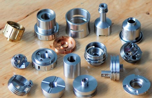 小零件背后的女富豪 為富士康制造手機小配件，成就300億商業傳奇